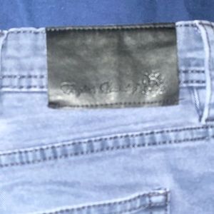 Blue slim straight ENGLISH LAUNDRY jeans super comfy and stretchy material